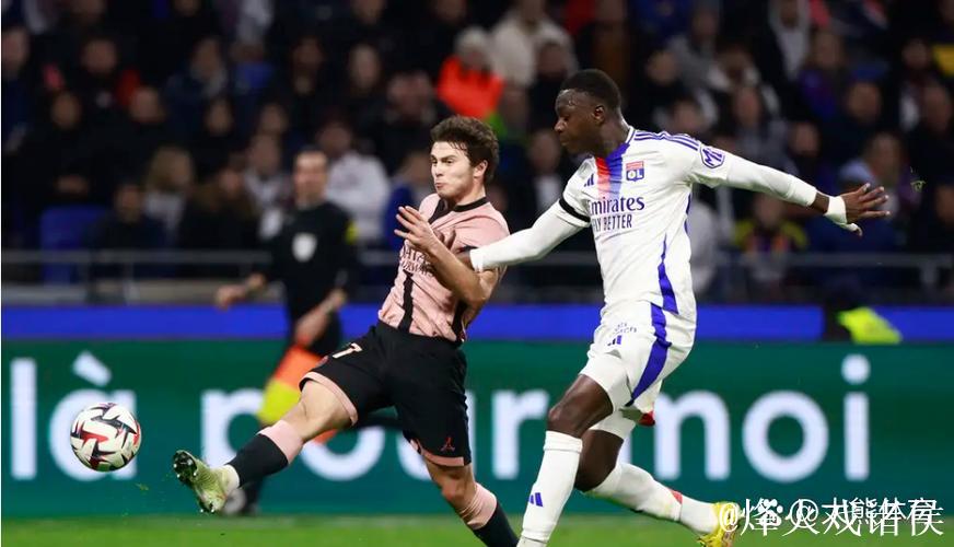 法甲-阿什拉夫梅开二度 巴黎3-2险胜里昂豪取八连胜 法甲-阿什拉夫梅开二度 巴黎3-2险胜里昂豪取八连胜